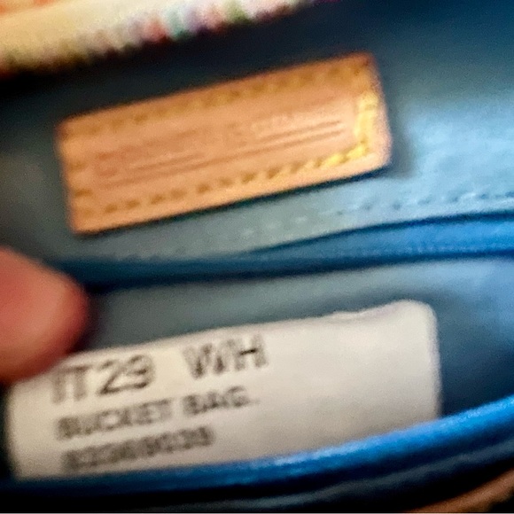 SOLD ππ Y2K Dooney & Burke Ranibow Bucket Bag .. excellent used Condition - Picture 10 of 12